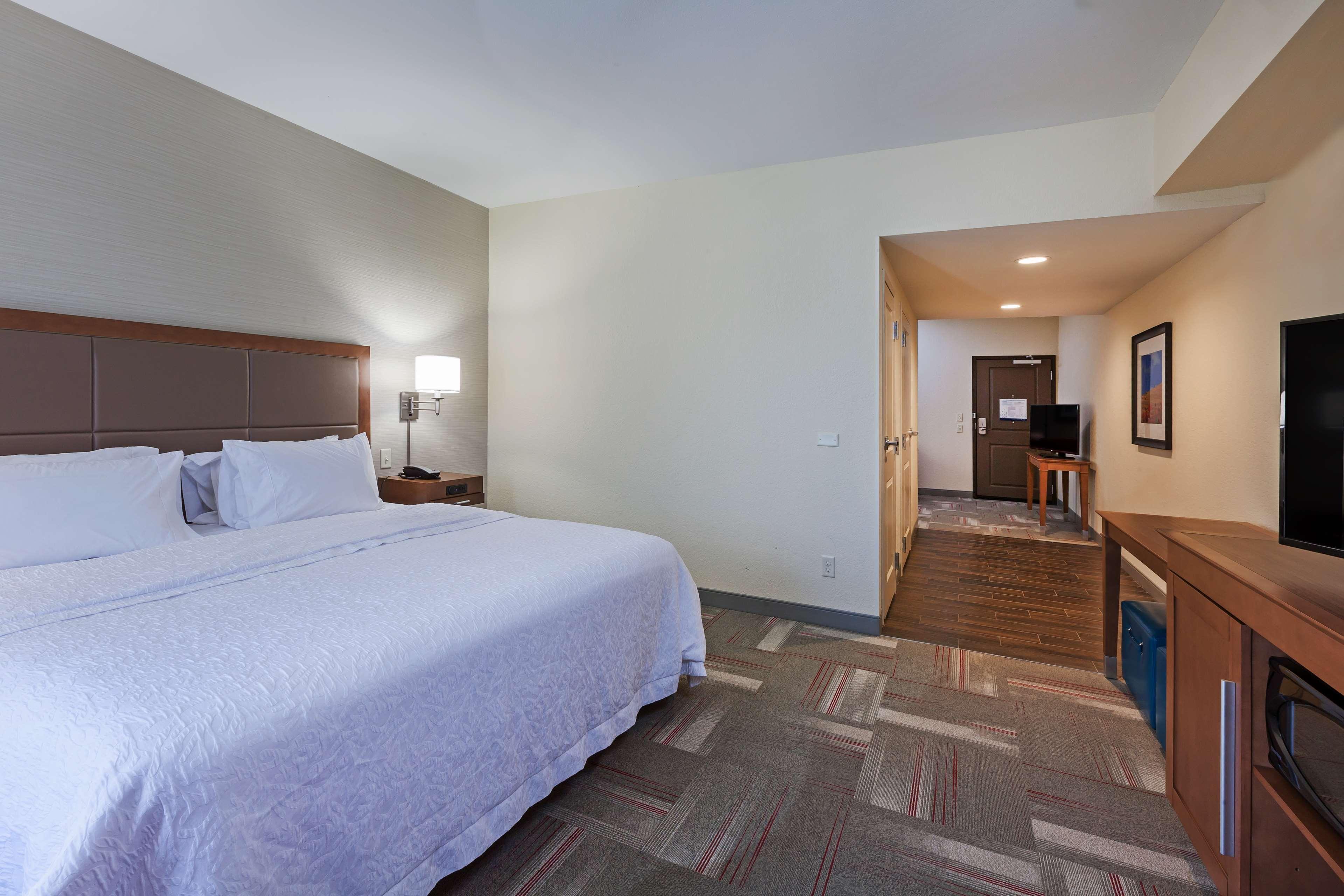 Hampton Inn & Suites Claremore Exterior photo