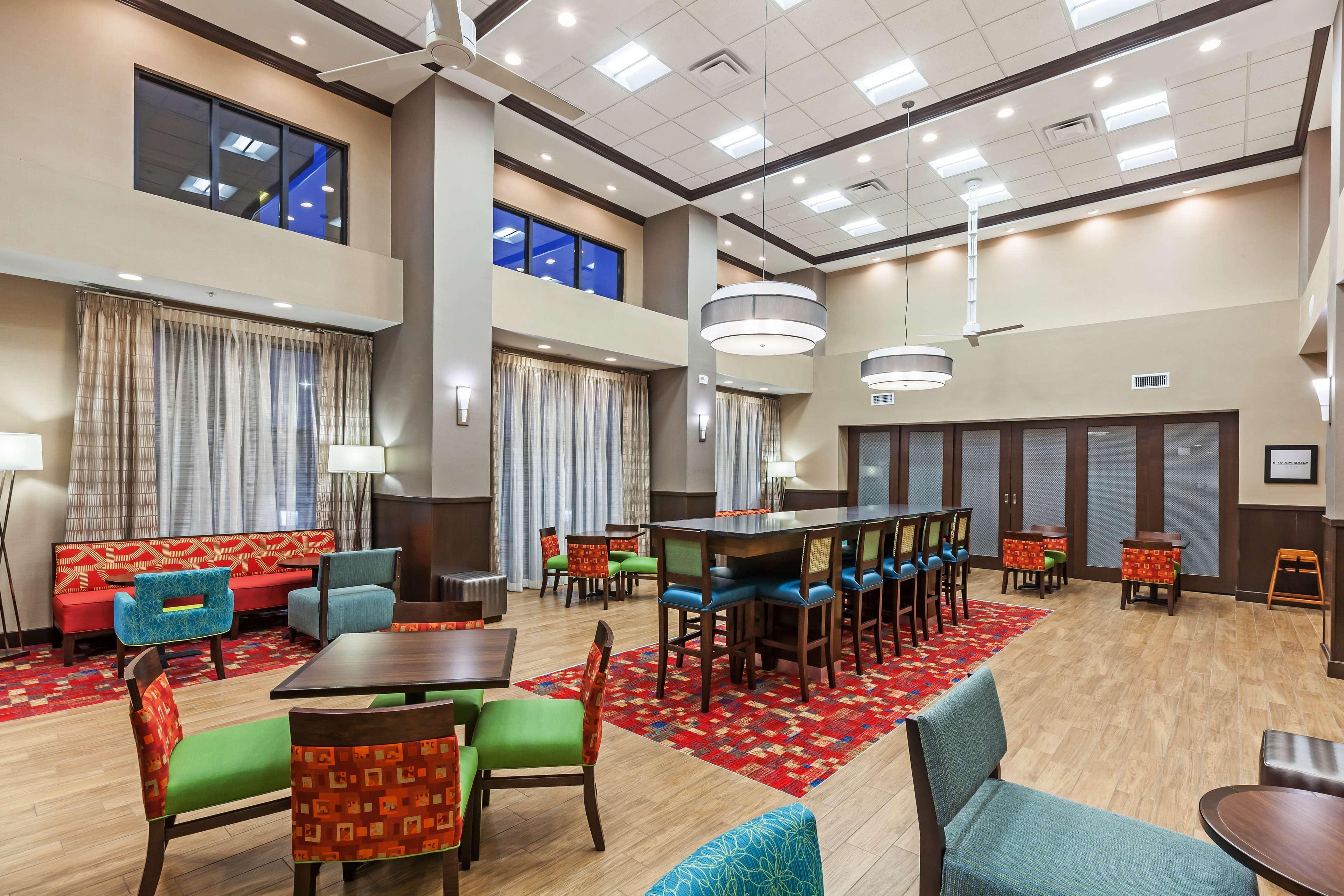 Hampton Inn & Suites Claremore Exterior photo